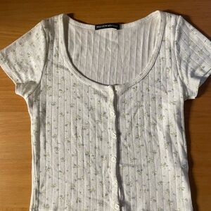 Brandy Melville t-shirt